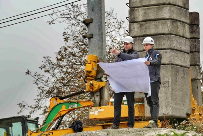 Složna braća kuću grade: Namjerno su zaprljali opremu kako bi dobili posao! Danas su jedni od najtraženijih među građevincima